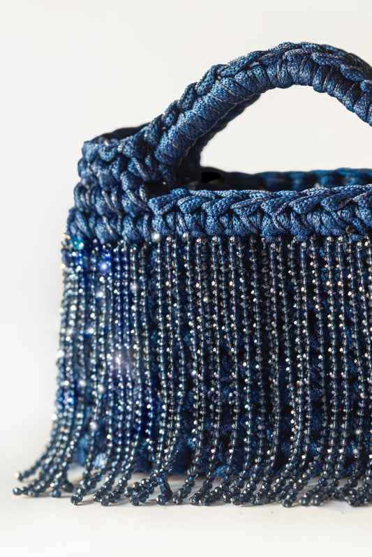 Luce blu scuro con frange lunghe