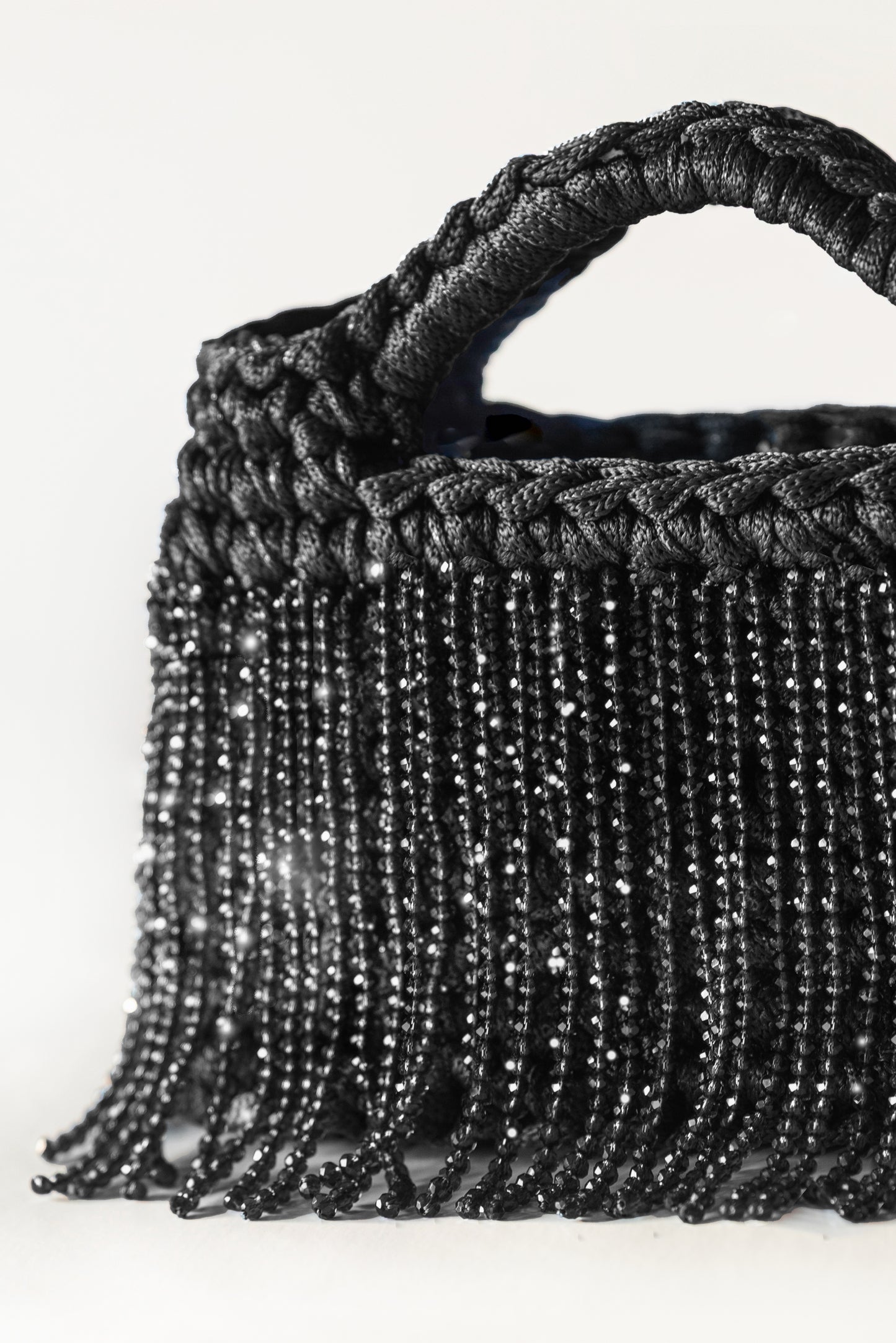 Luce nero con frange lunghe